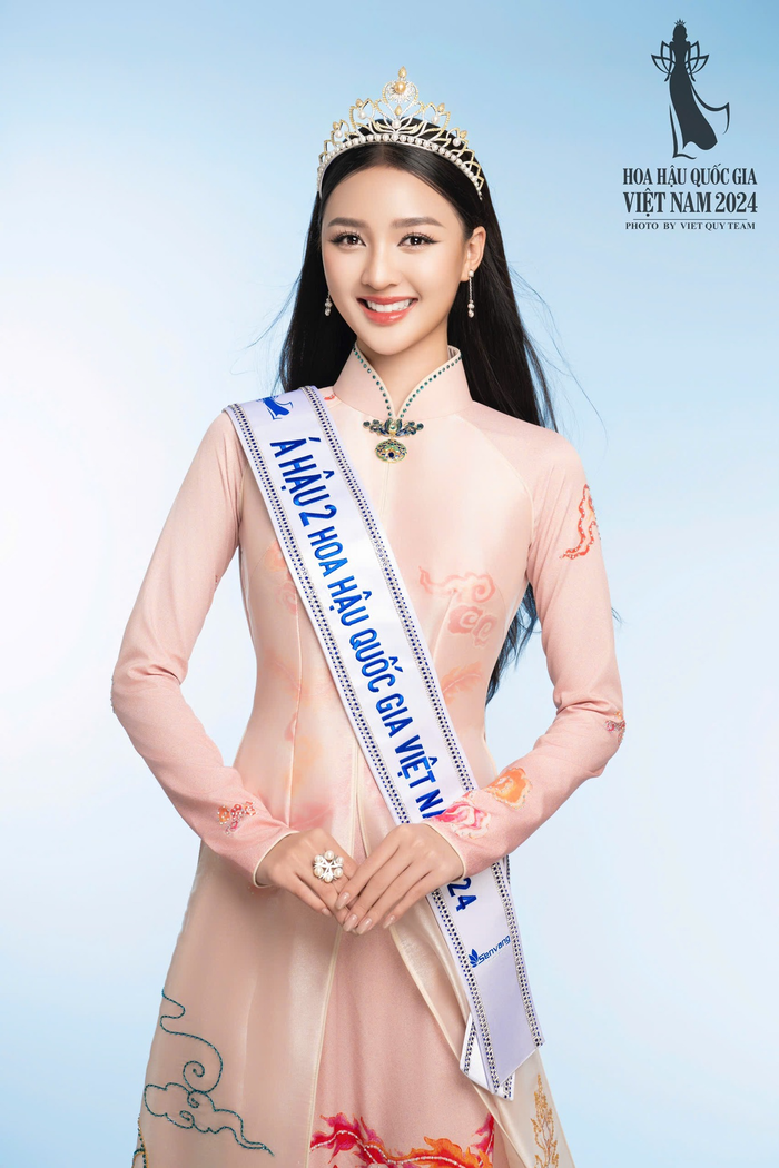 Mới đây, cuộc thi Hoa hậu Quốc gia Việt Nam mùa đầu tiên khép lại với chiến thắng của người đẹp Nguyễn Ngọc Kiều Duy. Trong top 3 chung cuộc, Á hậu 2 Cẩm Ly nhận được nhiều lời khen ngợi từ phía khán giả về mặt sắc vóc. 