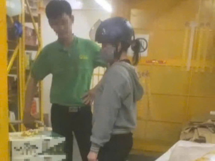 Nữ hiệu trưởng trộm đồ bị nhân viên cửa hàng phát hiện ở Vĩnh Long