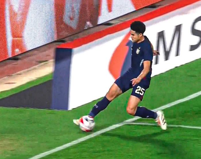 Bàn thắng mở tỷ số của tuyển Thái Lan.