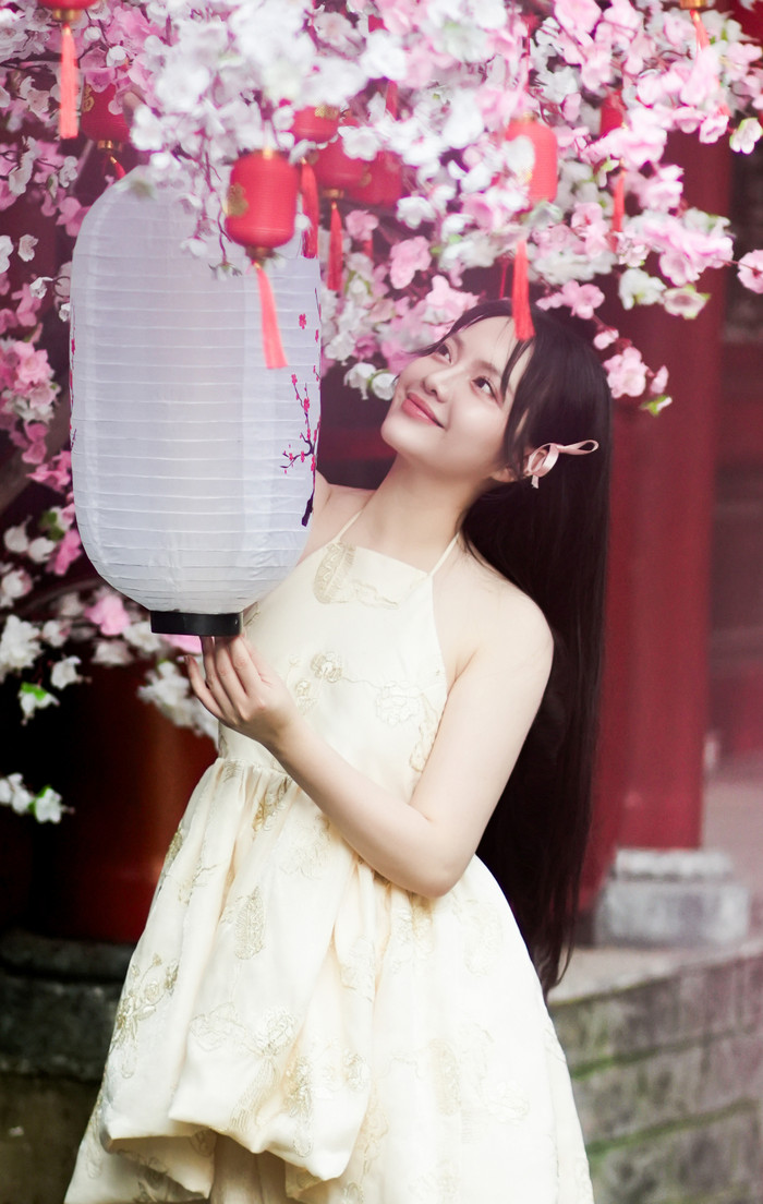 Hồng Kim Hạnh chứng minh được sự đa tài ở nhiều lĩnh vực từ diễn xuất cho đến ca hát. (Ảnh: FBNV)