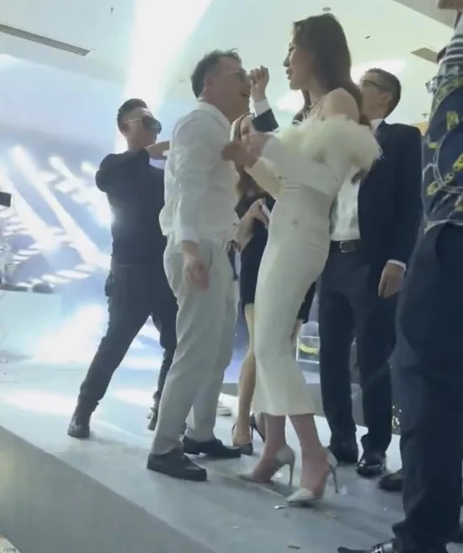 Khoảnh khắc vợ chồng Phương Oanh nhảy nhót cực sung gây sốt Ảnh 2