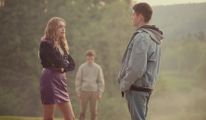 Cái kết buồn cho cặp đôi công khai yêu đương sau khi đóng phim Sex Education Ảnh 2