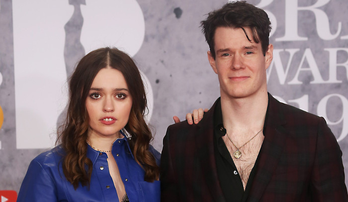 Cặp đôi tài sắc xác nhận hẹn hò sau khi đóng chung trong phim Sex Education.