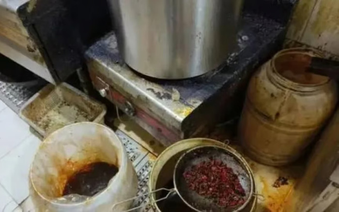 Nhà hàng lẩu bị phạt vì gom đồ ăn thừa bán lại cho khách Ảnh 2