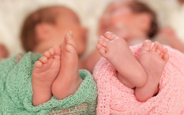 Kỳ tích: Cặp song sinh vượt qua thử thách sinh tử để chào đời Ảnh 2