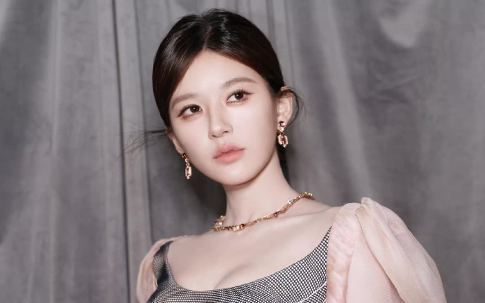 Triệu Lộ Tư hiện tại có nhiều thay đổi về ngoại hình nhưng vẫn rất xinh xắn, khí chất.