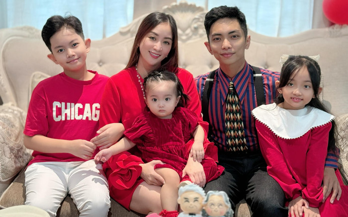 Khánh Thi đẹp dịu dàng bên chồng và các con trong ngày đầu năm mới Ảnh 2