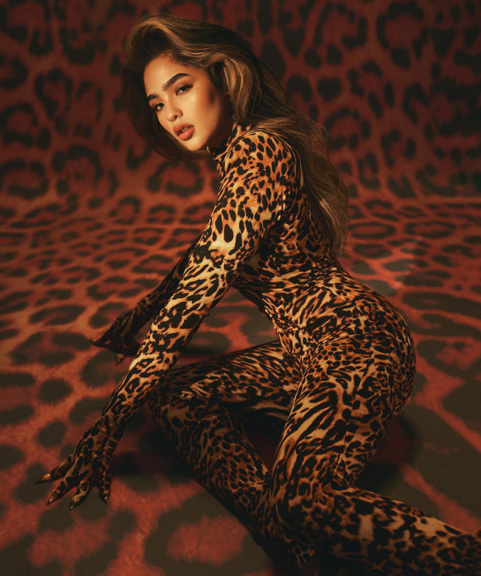 Andrea không chỉ giới hạn mình trong một phong cách nhất định. Từ sự kết hợp sáng tạo giữa các xu hướng thời trang đến khả năng biến hóa linh hoạt, cô đã khẳng định mình là một biểu tượng thời trang trẻ đầy triển vọng trên toàn cầu.