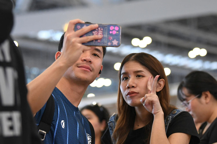 Tuyển Thái Lan đã ra sân bay để di chuyển sang Việt Nam. Ảnh: FAT