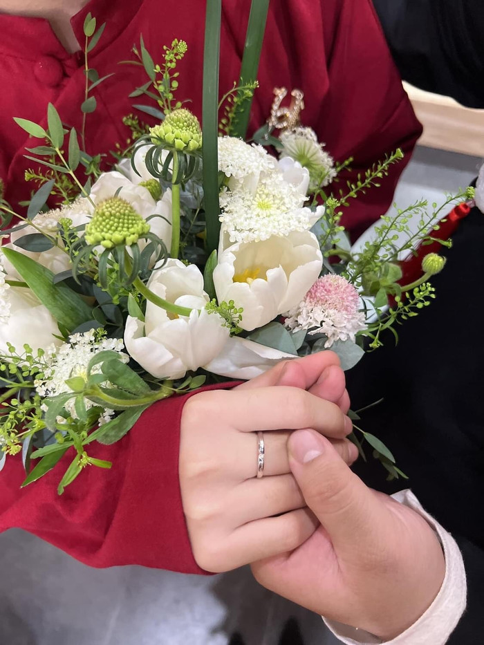 Nhiều người từng gửi lời chúc phúc đến cặp đôi khi theo dõi màn cầu hôn. (Ảnh FBNV)