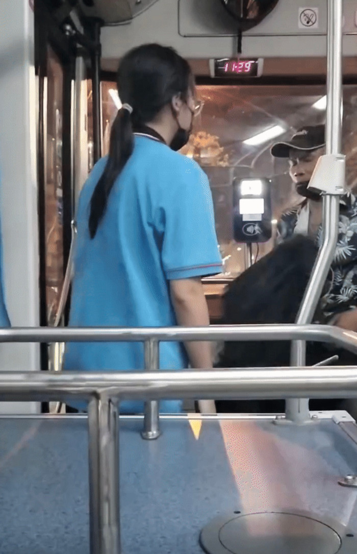 Cô gái thẳng thắn đối chất với kẻ biến thái trên xe buýt.