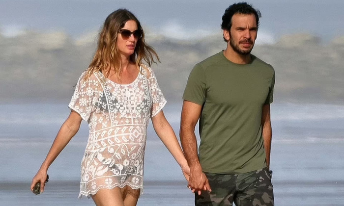 Gisele Bundchen cùng bạn trai kém tuổi vừa có chuyến du lịch biển tại Costa Rica.