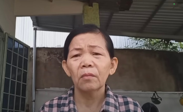 Bà Sương kể lại câu chuyện thời khó khăn, phải bỏ con lại bệnh viện sau khi sinh nở vì không có tiền nộp viện phí.