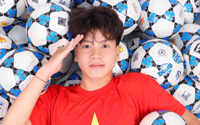 Việt Anh CR7: Từ cầu thủ trẻ trở thành 'nghệ sĩ' của trái bóng tròn với 2 triệu người hâm mộ Ảnh 2