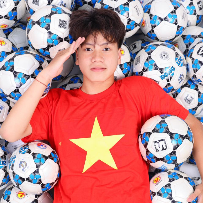 Cùng đón chờ hành trình sắp tới của cầu thủ trẻ kiêm nhà sáng tạo nội dung Nguyễn Việt Anh.