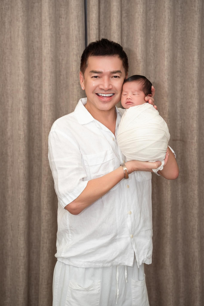 Con trai Quang Minh giống bố như đúc. (Ảnh FBNV)