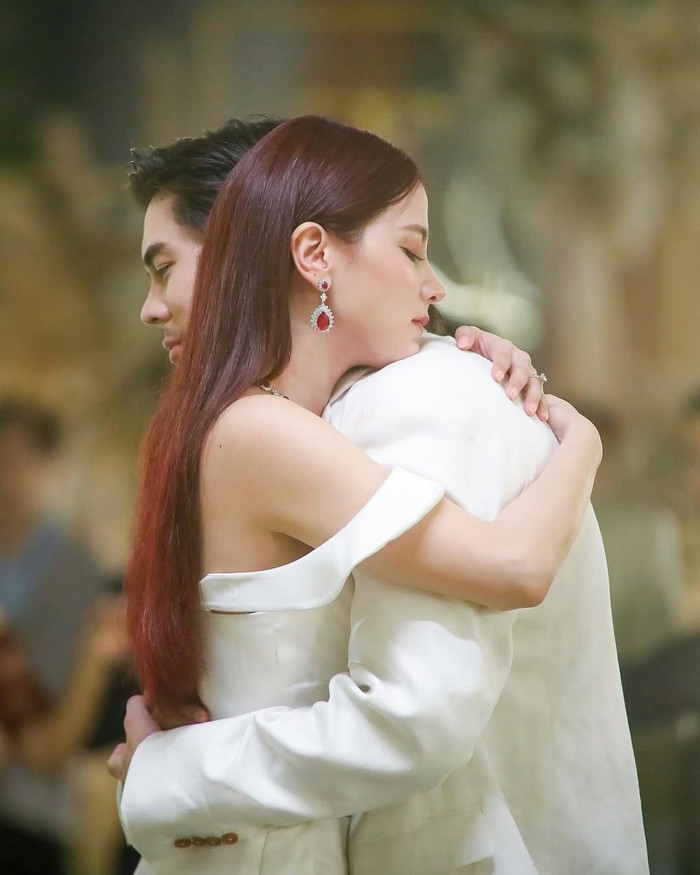 Thicha lấy con trai kẻ thù làm chồng