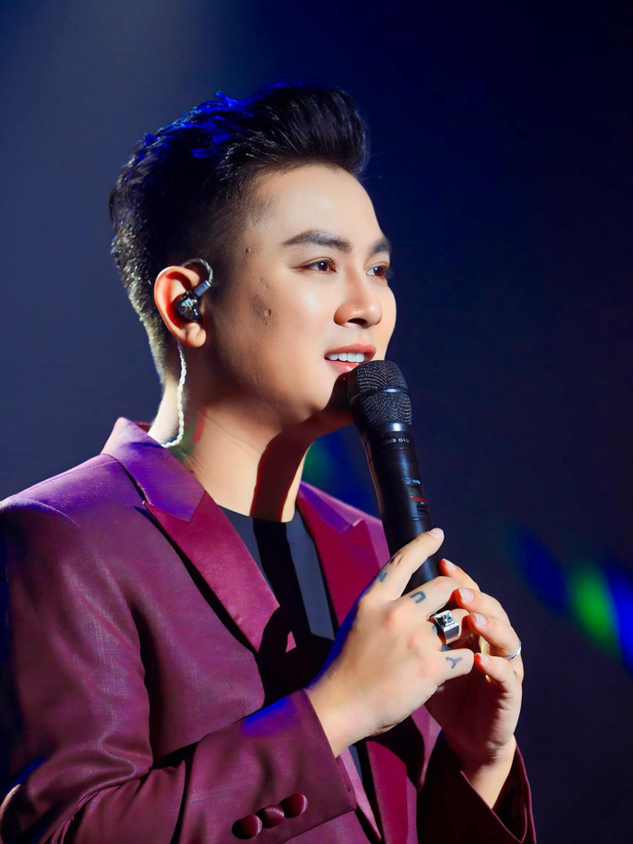 Hoài Lâm bất ngờ thông báo sẽ sử dụng tên thật là Tuấn Lộc khi đi hát. (Ảnh: FBNV)