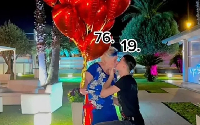 Trai đẹp 19 tuổi cầu hôn cụ bà U80, dân mạng chỉ trích dữ dội Ảnh 2