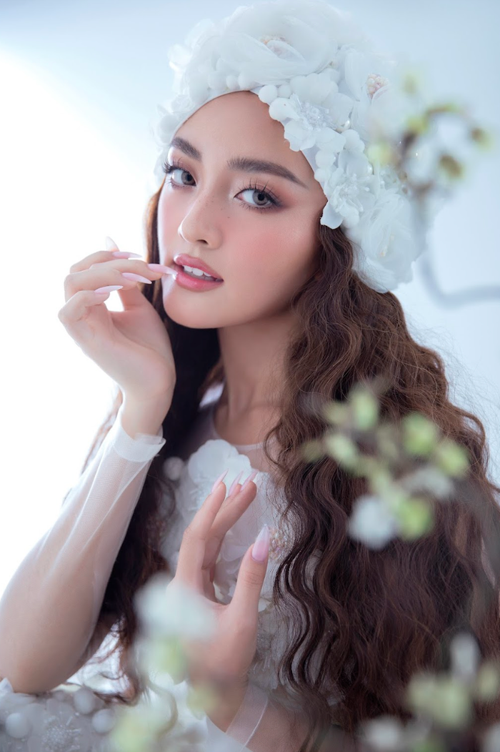 Theo Tân Hoa hậu Châu Á tại Mỹ cho biết cô xem Jennifer Phạm là người phụ nữ đã mở đường cho những phụ nữ Việt Nam sinh sống tại nước ngoài tham gia các cuộc thi nhan sắc, từ đó nâng tầm ảnh hưởng lên phạm vi toàn cầu. 