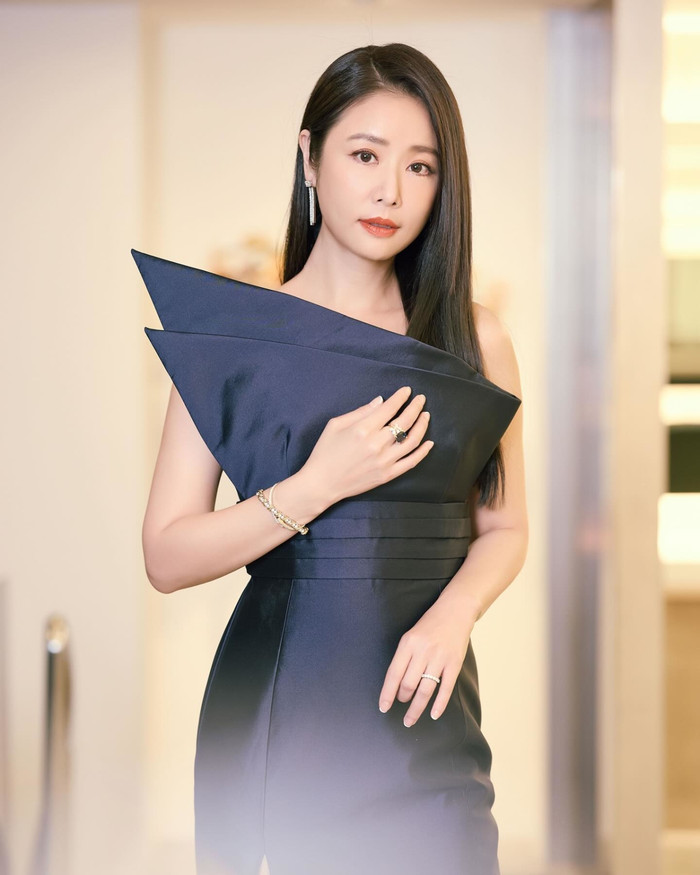 Lâm Tâm Như đang 'nối gót' Quỳnh Dao thông qua việc những năm nay cô đều lui về để làm nhà sản xuất phim. Ảnh: Sưu tầm