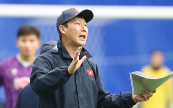Quyết định của HLV Kim Sang Sik làm dậy sóng Ảnh 2