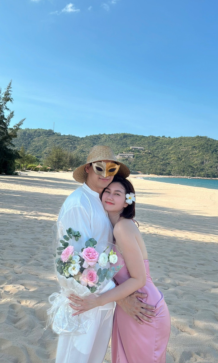 Trong suốt thai kỳ, Hương Giang luôn có sự đồng hành của bạn trai và gia đình. 