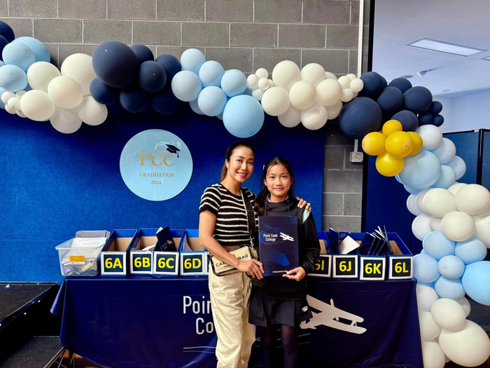 Ốc Thanh Vân nở nụ cười rạng rỡ, hạnh phúc với cột mốc mới của con gái. (Ảnh: FBNV)