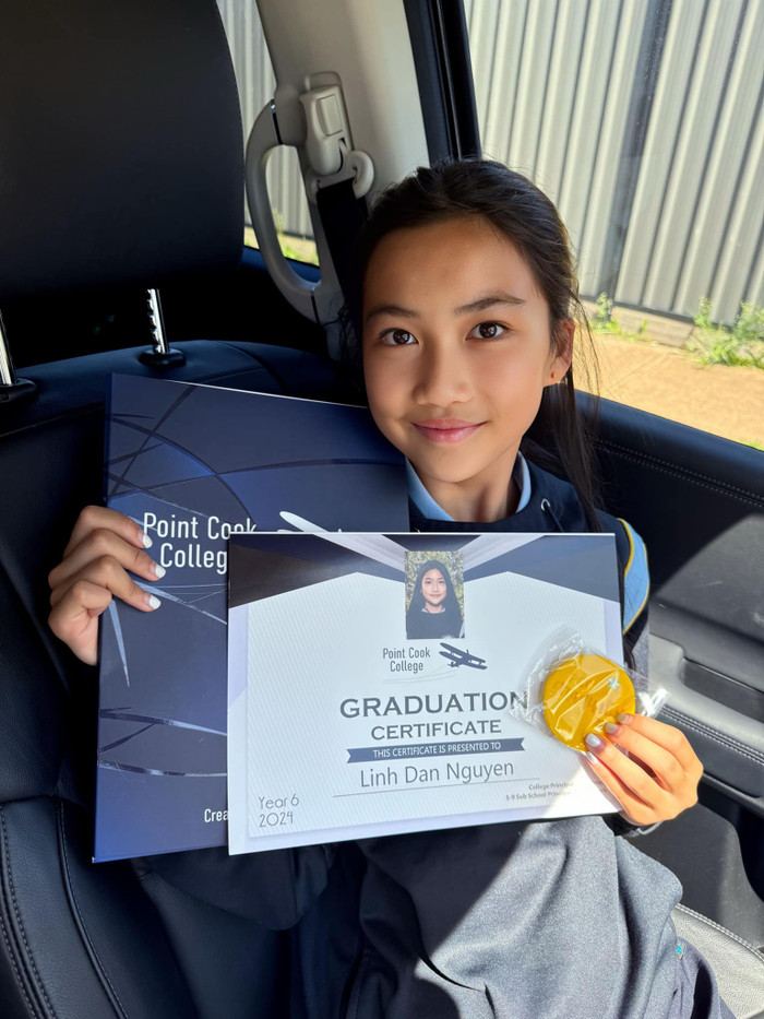 Con gái Ốc Thanh Vân vừa hoàn thành chương trình lớp 6 ở Úc. (Ảnh: FBNV) 
