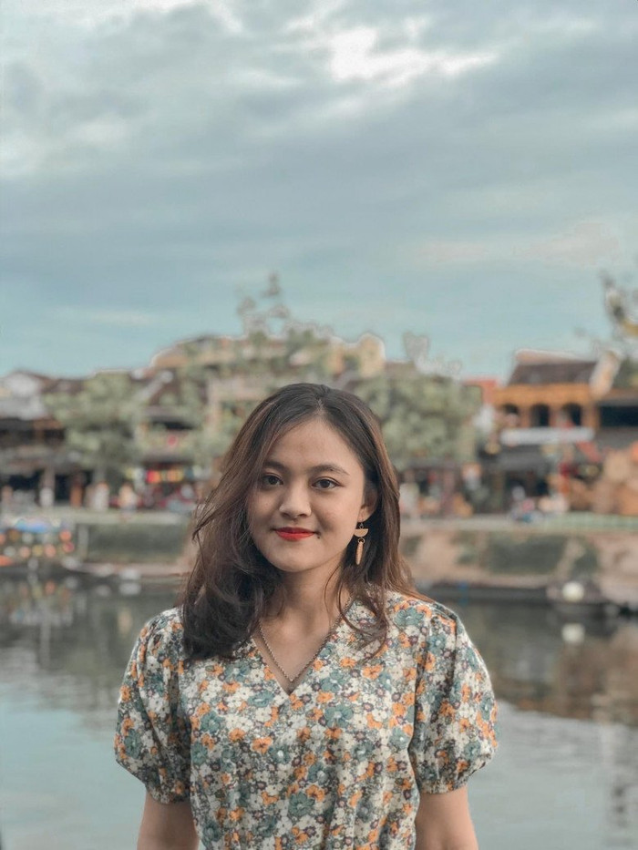 Cô gái trẻ Tiểu Ngân.