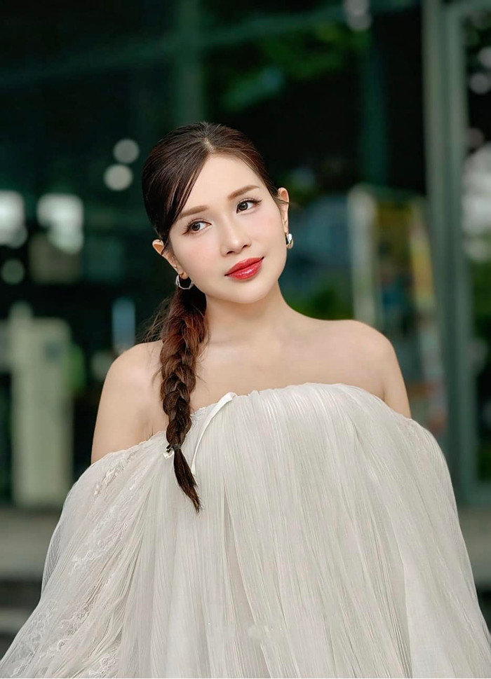 Trên mạng xã hội, Khả Như thường xuyên chia sẻ cuộc sống sang chảnh, giàu có chuẩn 'phú bà'. Dù vậy, cô rất kín tiếng trong chuyện tình cảm. (Ảnh: FBNV)