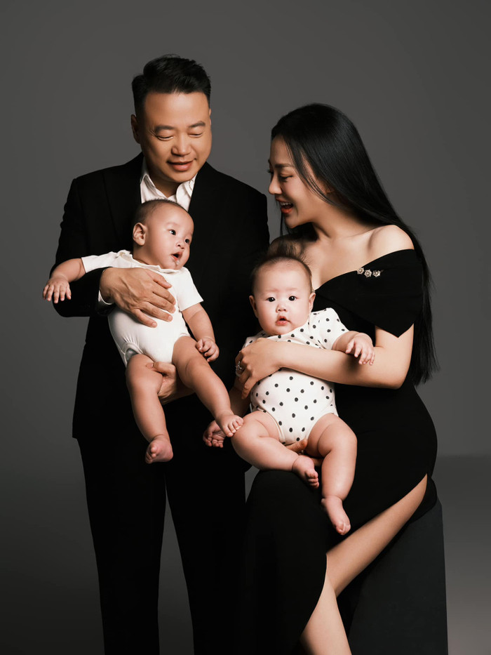 Phương Oanh nói rằng cô đã 'rủ rê' thành công chồng và các con thực hiện bộ ảnh gia đình. Ảnh: FBNV