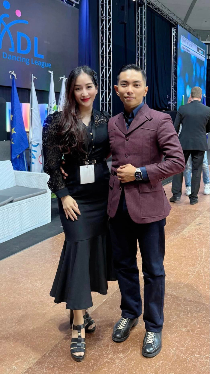 Khánh Thi luôn có Phan Hiển đồng hành trong mọi công việc, lịch trình khác nhau. Ảnh: FBNV