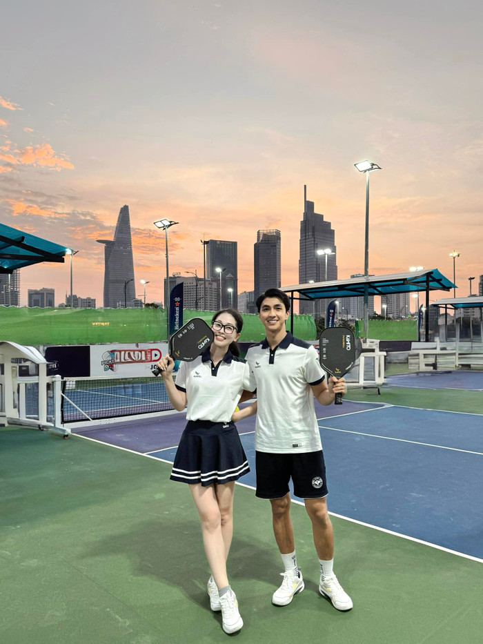 Bình An - Phương Nga vui vẻ chơi pickleball cùng nhau. Ảnh: FBNV