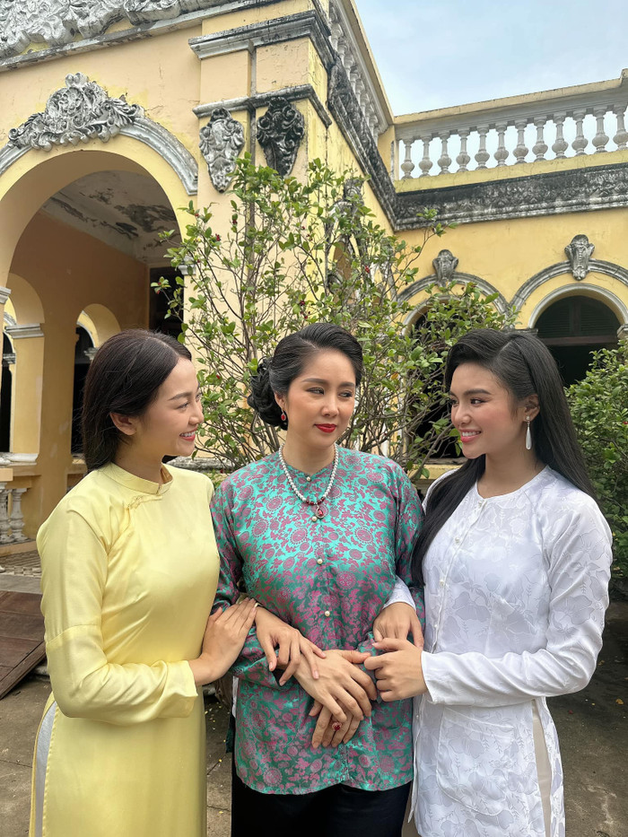 Hiện, Lê Phương đang được nhiều khán giả quan tâm khi vao vai phản diện trên phim. Trước đây, cô thường đóng vai hiền lành, có tính cách cam chịu. (Ảnh FBNV)