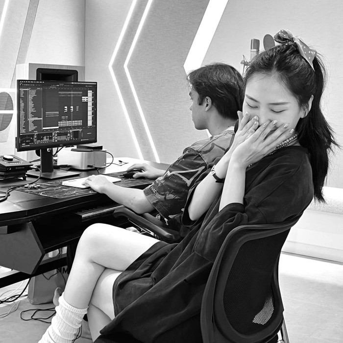 Hoa hậu Mai Phương nhiều lần ẩn ý sẽ 'debut' với vai trò ca sĩ khi đầu quân cho công ty quản lý mới. (Ảnh: FBNV)