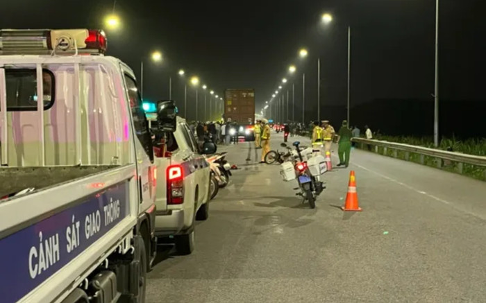 Xe container va chạm xe máy, hai em học sinh lớp 10 thương vong Ảnh 2