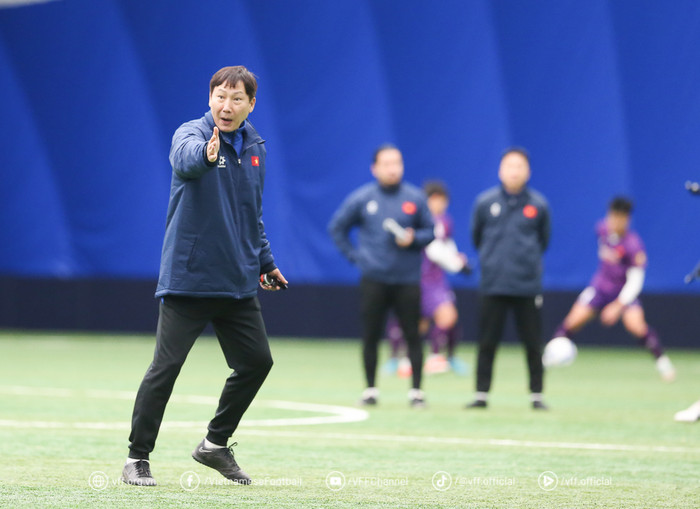 HLV Kim Sang Sik đã công bố danh sách tuyển Việt Nam dự AFF Cup 2024. Ảnh: VFF