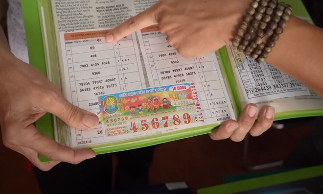 Ông sở hữu rất nhiều tờ vé số đẹp.