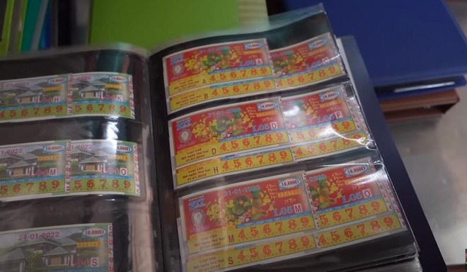 Ông đã chi số tiền lớn để sưu tập vé số hơn 20 năm qua.