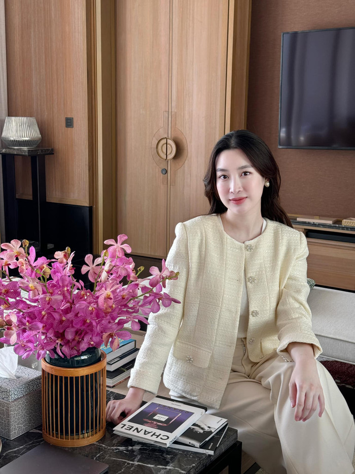 Hoa hậu Đỗ Mỹ Linh tập trung chăm sóc gia đình sau 2 năm lên xe hoa với thiếu gia Đỗ Vinh Quang. (Ảnh: FBNV)