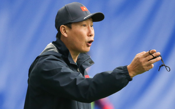 HAGL đón tin vui khi HLV Kim Sang Sik loại 6 cầu thủ và Văn Lâm Ảnh 2