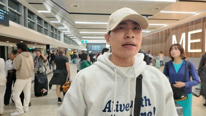 Showbiz 24h: Kiều Minh Tuấn hoang mang vì sự cố tại sân bay. Ảnh: Chụp màn hình từ YouTube Huỳnh Uyển Ân