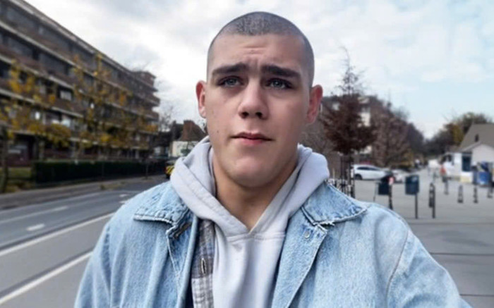 Nam diễn viên nổi tiếng cầu cứu vì bị ngược đãi, phải ngủ trong xe kéo ngoài đường Ảnh 2