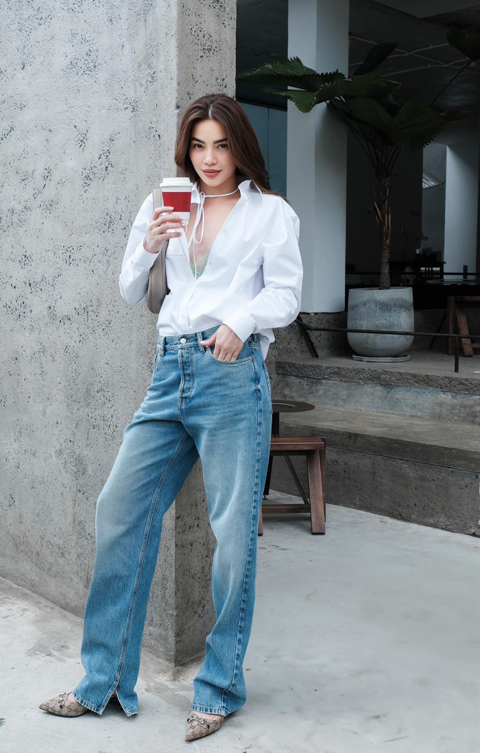 Hồ Ngọc Hà khéo léo phối set đồ thanh lịch nhưng không kém phần gợi cảm.