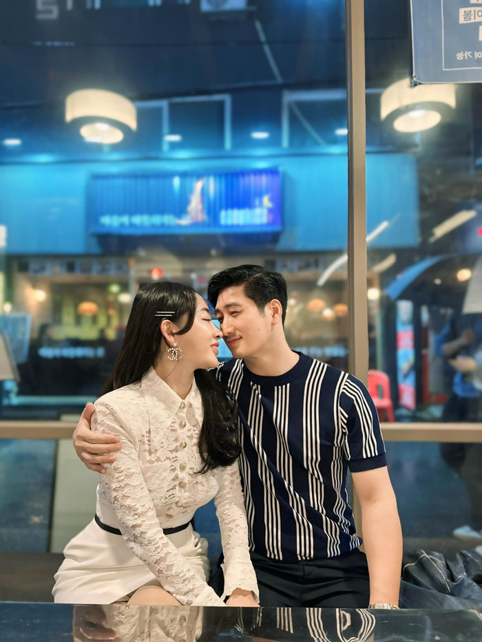 Nam diễn viên cho biết bạn gái dặn anh không nên quá quan tâm đến những nhận xét tiêu cực. (Ảnh FBNV)