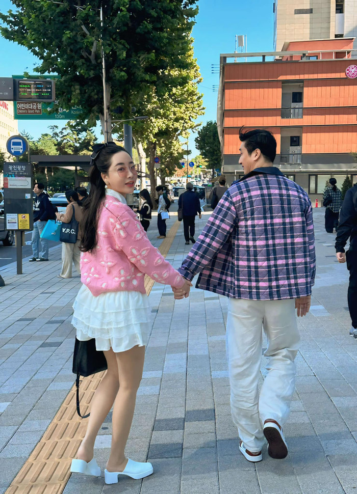 Mỗi khi có thời gian rảnh, cặp đôi thường xuyên đi du lịch cùng nhau. (Ảnh FBNV)