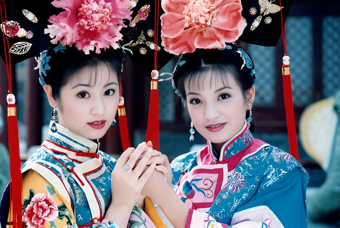 Triệu Vy, Lâm Tâm Như và nhiều nữ diễn viên khác từng được nữ sĩ quá cố Quỳnh Dao nâng đỡ trong thời gian đầu sự nghiệp.