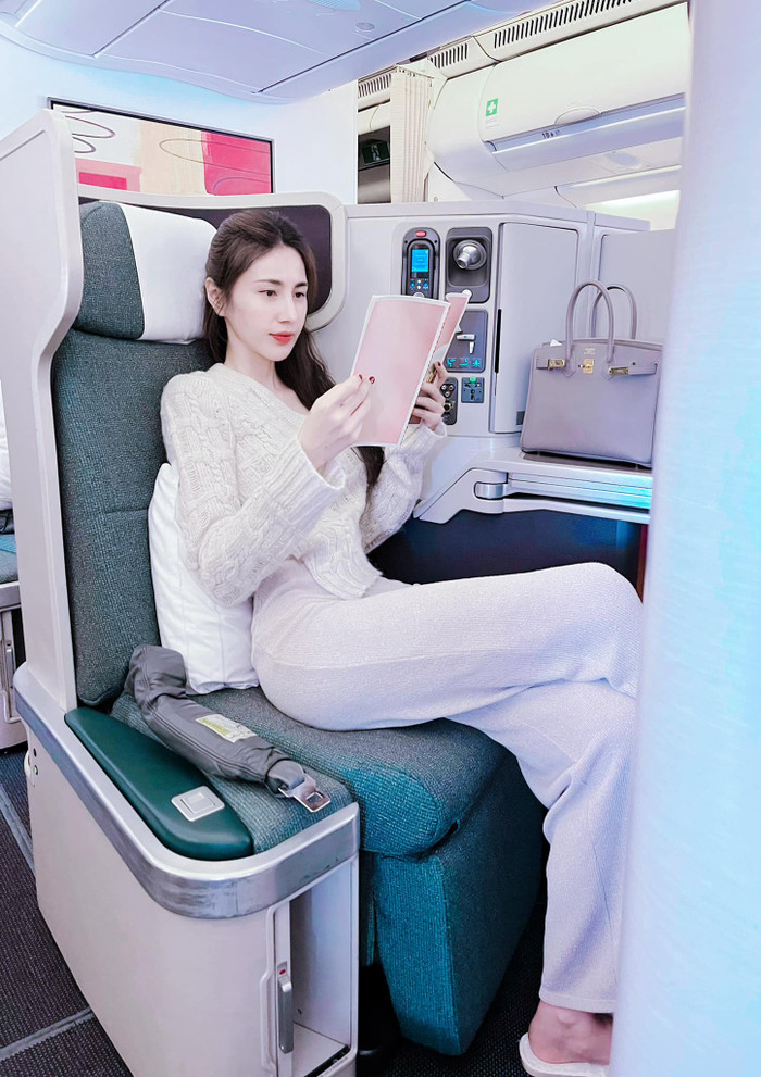 Thuỷ Tiên tận hưởng cuộc sống bình yên. Ảnh: FBNV