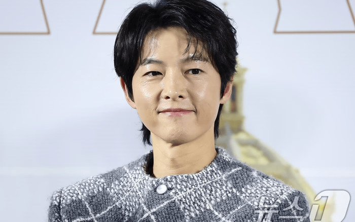 Song Joong Ki lộ diện sau khi có con gái, visual ông bố hai con gây tò mò Ảnh 2